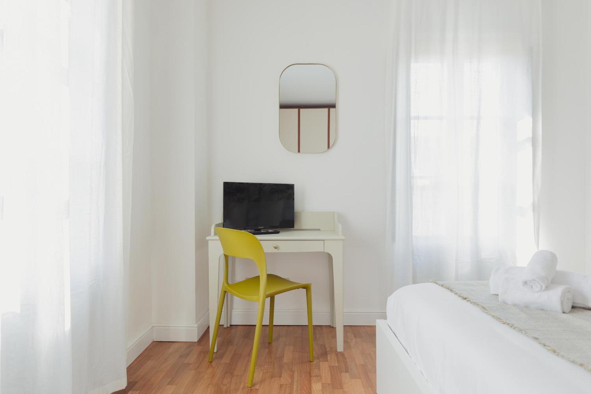 Gohost - Stylish And Charming Flat Between Navigli And Duomo Apartment *