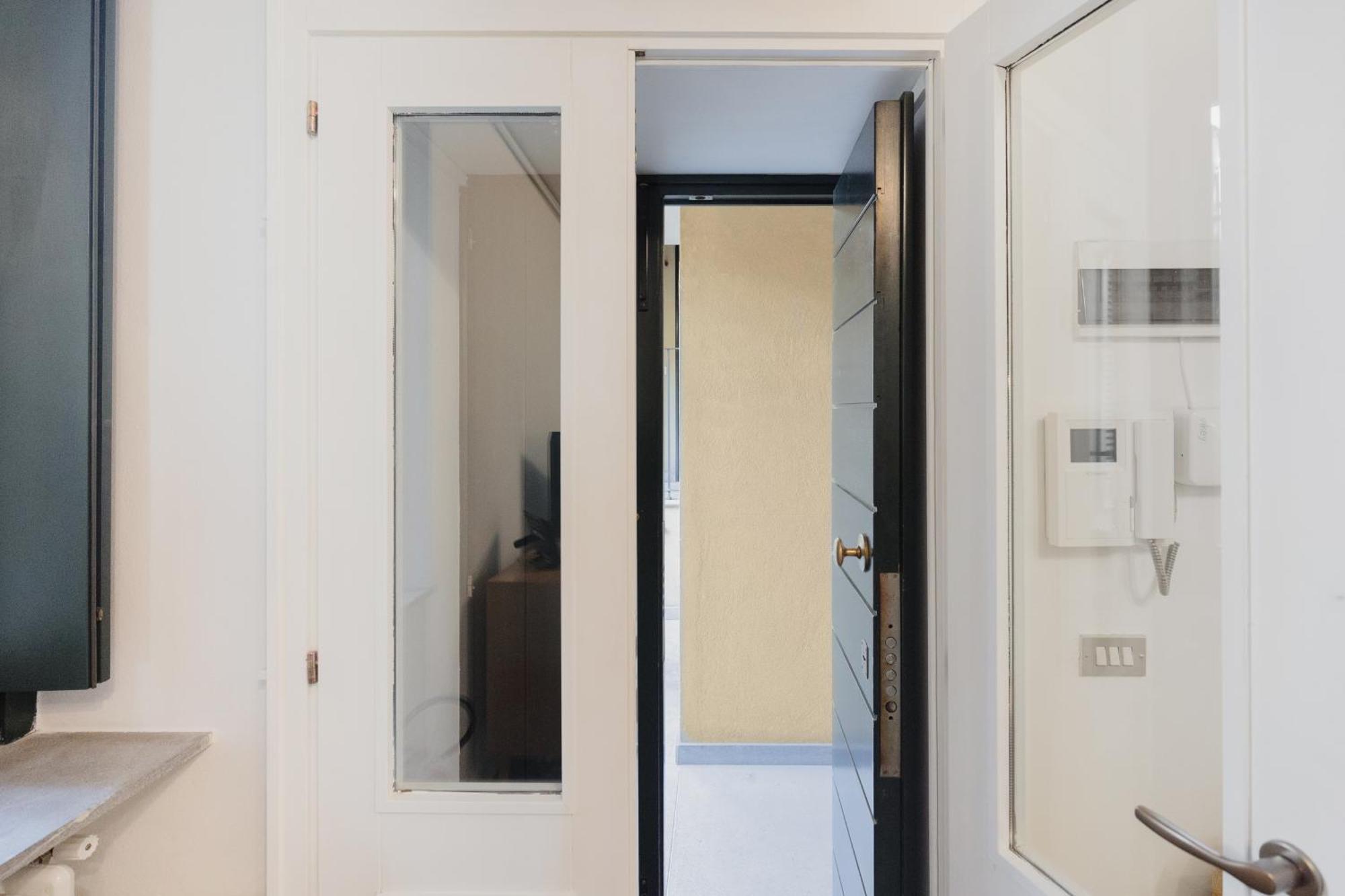 Gohost - Stylish And Charming Flat Between Navigli And Duomo Apartment *